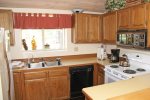 Mammoth Lakes Vacation Rental Woodlands 28 - Fully Equipped Kitchen